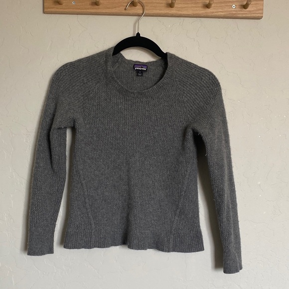 Patagonia Sweaters - Patagonia Gray Crewneck Knit Sweater